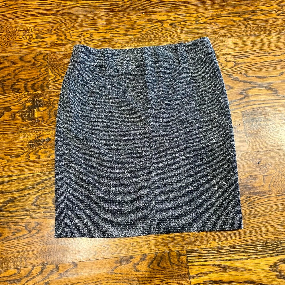 Kut from the Kloth brand skirt, size 0P. Gray with white specks.